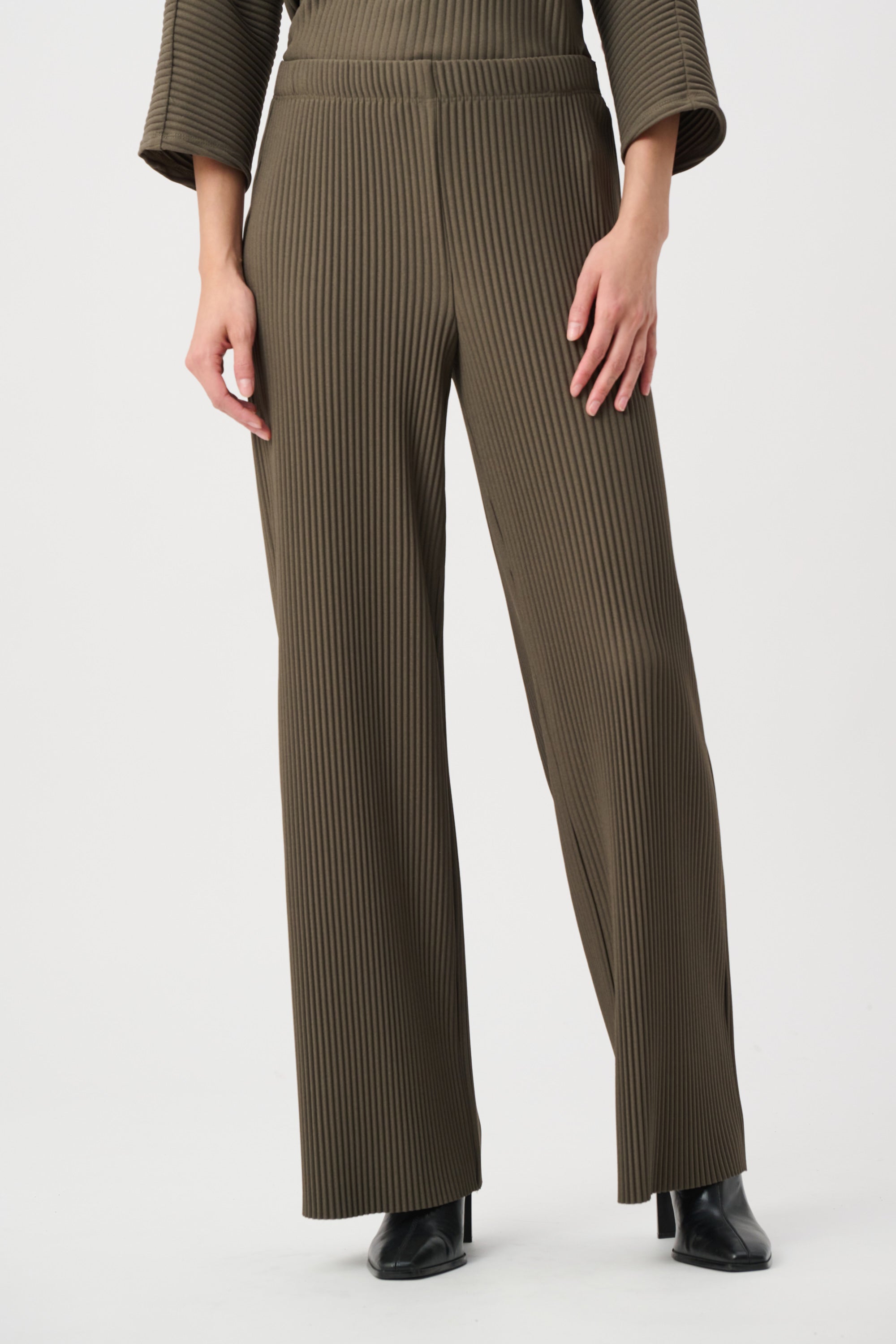 JOSEPH RIBKOFF PLEATED SCUBA CREPE WIDE-LEG PANTS