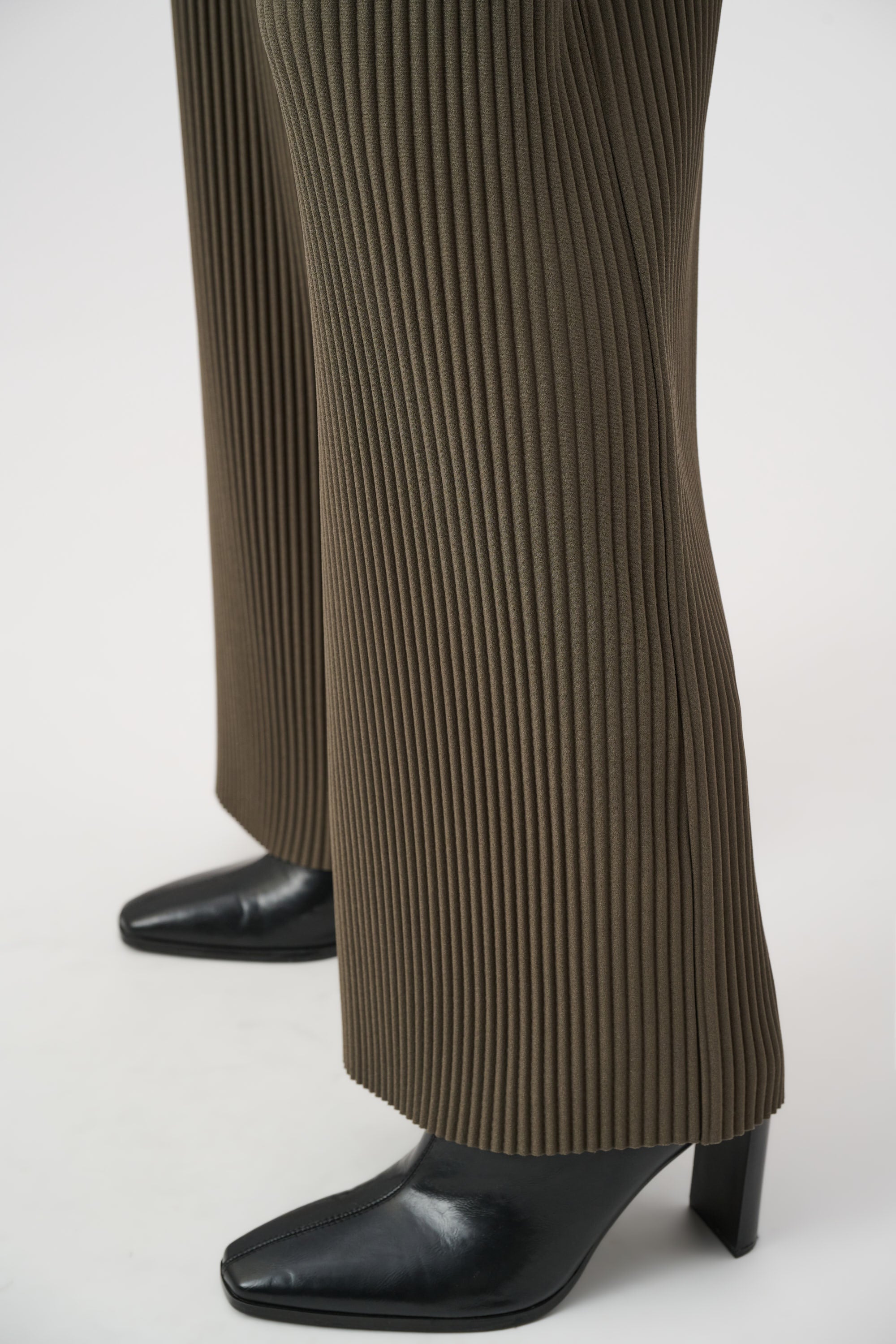 JOSEPH RIBKOFF PLEATED SCUBA CREPE WIDE-LEG PANTS